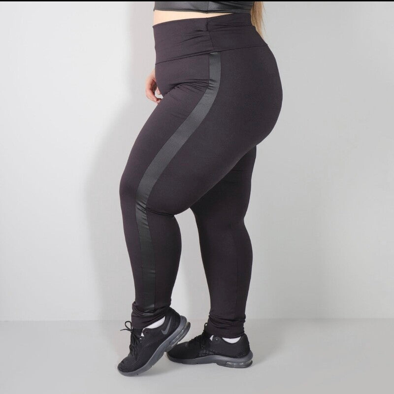 Calça Legging Plus Size detalhe Lateral
